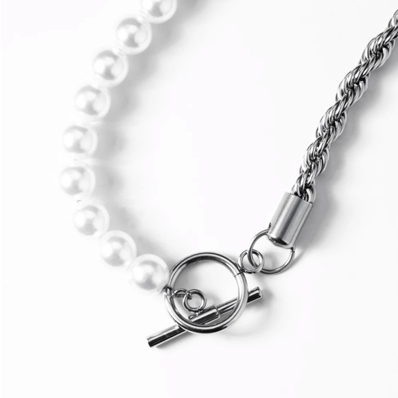 THRYFTY PEARLS/ROPE NECKLACE - Picture 4 of 8